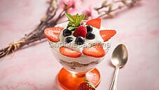 Parfait ai biscotti e yogurt: un dessert elegante e sfizioso