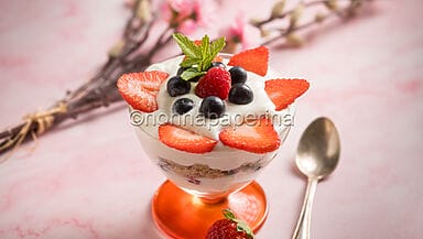 Parfait ai biscotti e yogurt