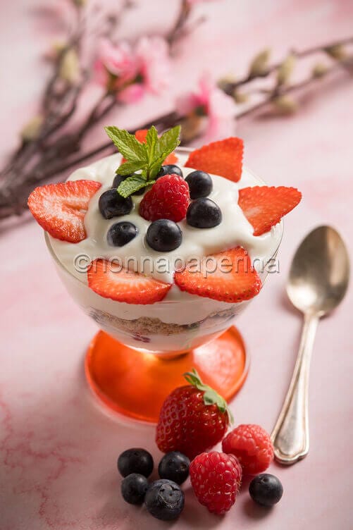 Parfait ai biscotti e yogurt