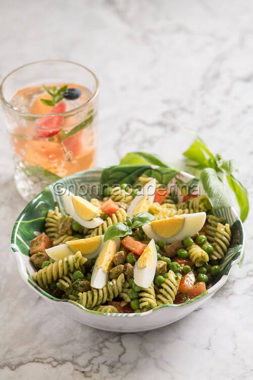 Pasta fredda con pesto e tonno scottato Pasta fredda con pesto e tonno scottato