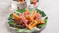 Prosciutto e melone al gin, un celebre antipasto gourmet