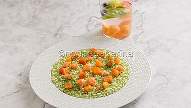 Risotto con spinaci e tartare di salmone