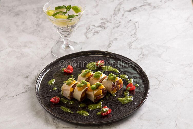 Rotoli di patate e tartare di tonno