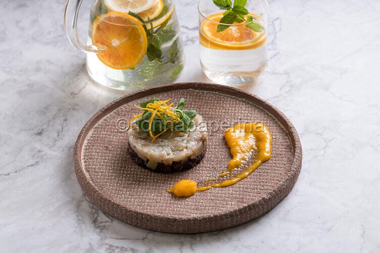 Tartare di branzino e salsa al mango