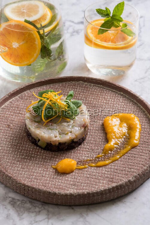 Tartare di branzino e salsa al mango