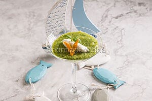 Zuppa fredda di zucchine e formaggio: un piatto elegante Zuppa fredda di zucchine e formaggio: un piatto elegante