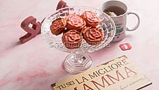 Biscotti a forma di rosa, un’idea per la Festa della Mamma Biscotti a forma di rosa, un’idea per la Festa della Mamma