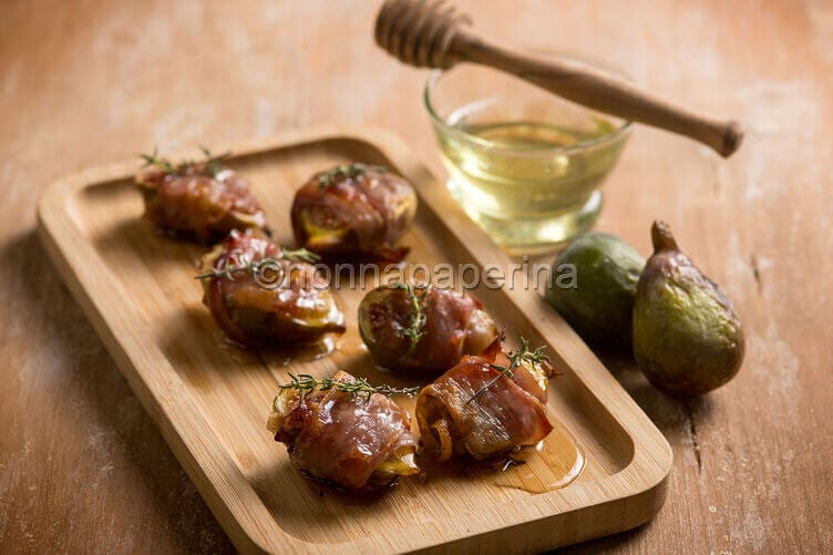 Fichi al forno con speck e timo