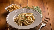 Bucatini con crema di ceci, un primo rustico e sofisticato Bucatini con crema di ceci, un primo rustico e sofisticato