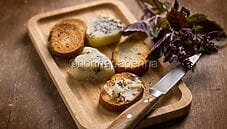 Burro aromatizzato al basilico rosso per San Valentino Burro aromatizzato al basilico rosso per San Valentino