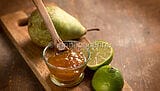 Confettura di pere, lime e zafferano per una dolcezza unica Confettura di pere, lime e zafferano per una dolcezza unica