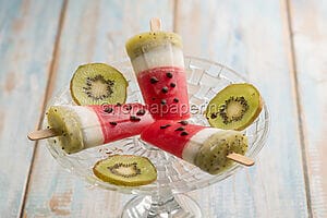 Ghiaccioli alla frutta tricolore: una ricetta estiva golosa Ghiaccioli alla frutta tricolore: una ricetta estiva golosa