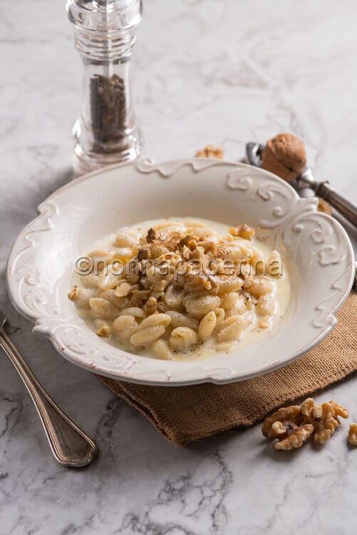 Malloreddus al pecorino e noci