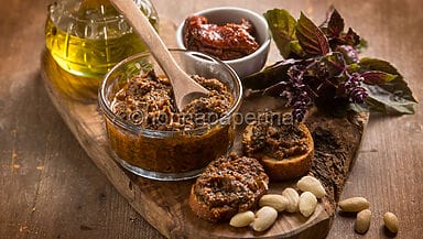 Pesto di basilico con mandorle