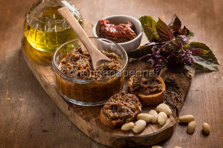 Pesto di basilico con mandorle
