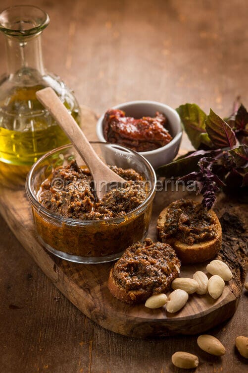 Pesto di basilico con mandorle Pesto di basilico con mandorle