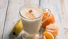 Smoothie alla banana e clementine, un dessert cremoso