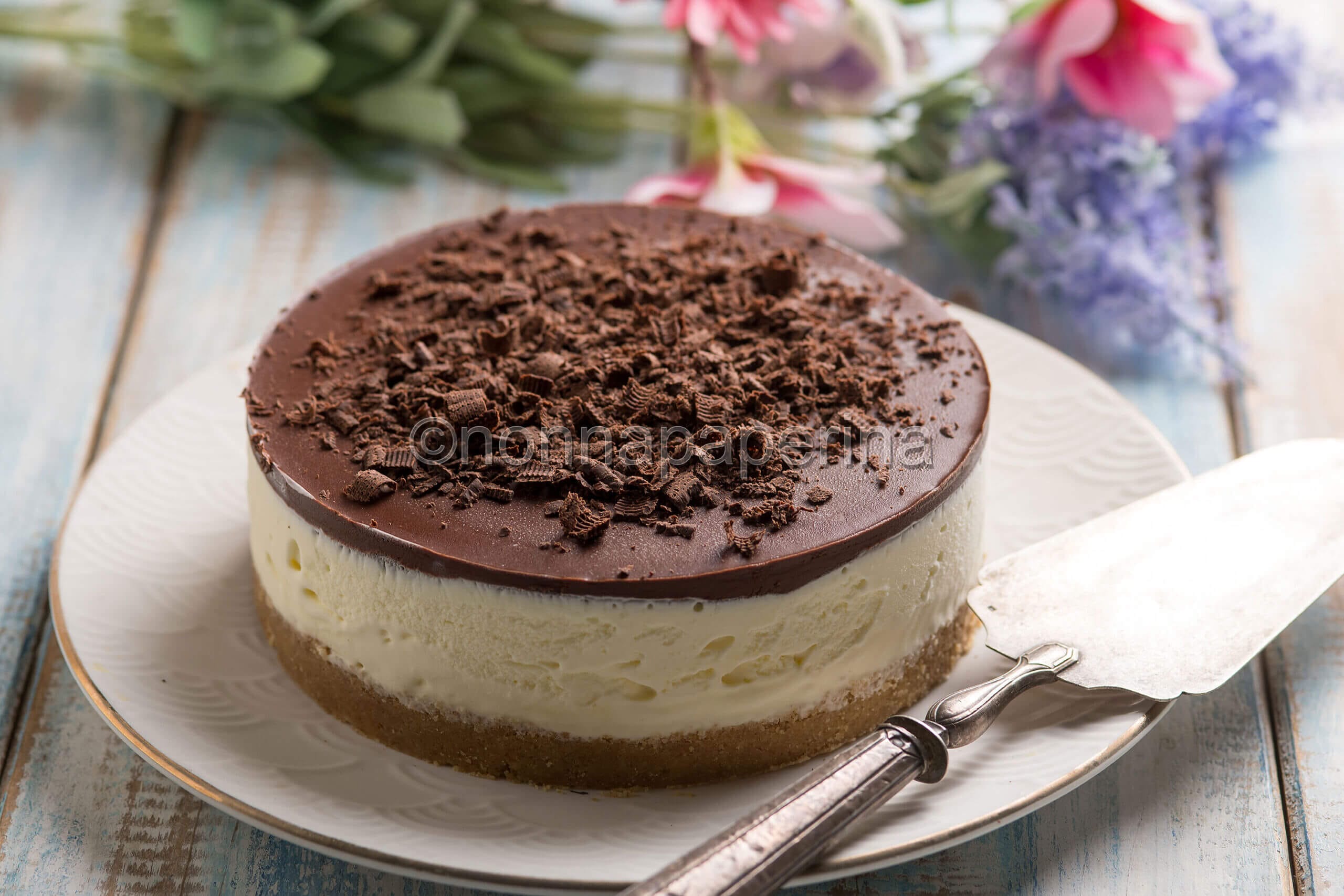 Torta gelato con biscotti digestive, una falsa cheesecake