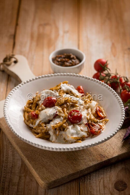 Trofie al pesto di basilico e pomodorini