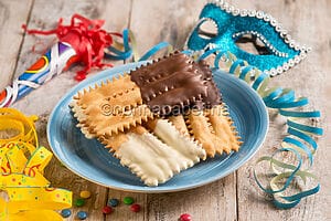 Chiacchiere al cioccolato, una golosa ricetta per carnevale Chiacchiere al cioccolato, una golosa ricetta per carnevale
