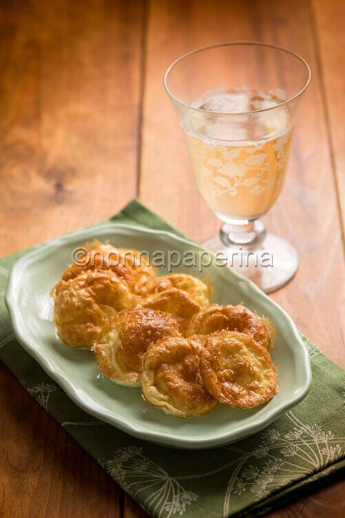 Chips di albume e Parmigiano