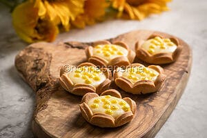 Crostatina alla crema di mango, un’opera d’arte culinaria Crostatina alla crema di mango, un’opera d’arte culinaria