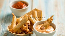 Involtini di gamberi all’orientale: un buon fritto sfizioso Involtini di gamberi all’orientale: un buon fritto sfizioso