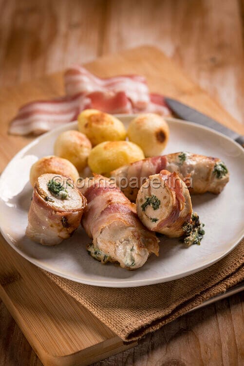 Involtini di pollo con spinaci e pancetta Involtini di pollo con spinaci e pancetta