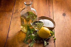 Liquore all’erba cedrina, l’ottima alternativa al limoncello Liquore all’erba cedrina, l’ottima alternativa al limoncello
