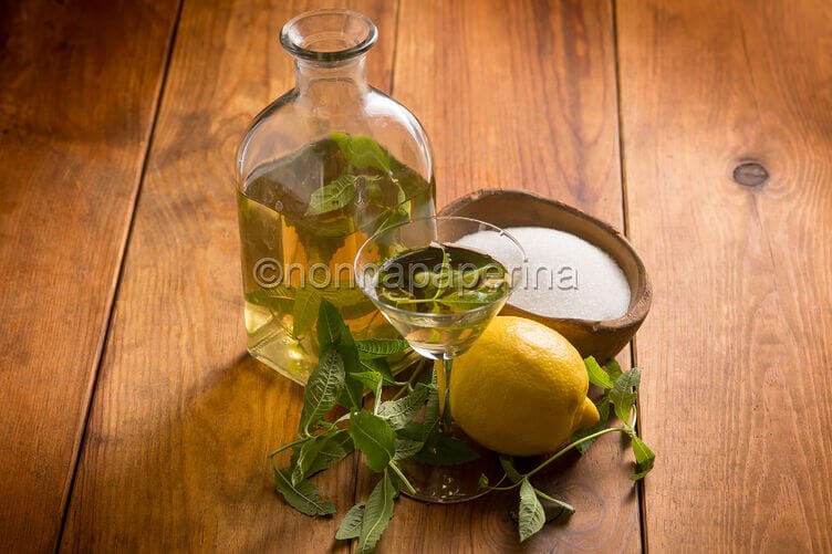 Liquore all’erba cedrina