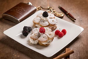 Millefoglie alla crema a forma di fiore per il tuo papà Millefoglie alla crema a forma di fiore per il tuo papà