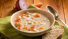 La zuppa di pollo ungherese: la Tárkonyos Csirkeraguleves La zuppa di pollo ungherese: la Tárkonyos Csirkeraguleves