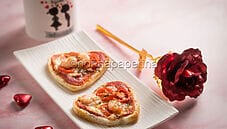 Toast a forma di cuore: un antipastino per San Valentino Toast a forma di cuore: un antipastino per San Valentino
