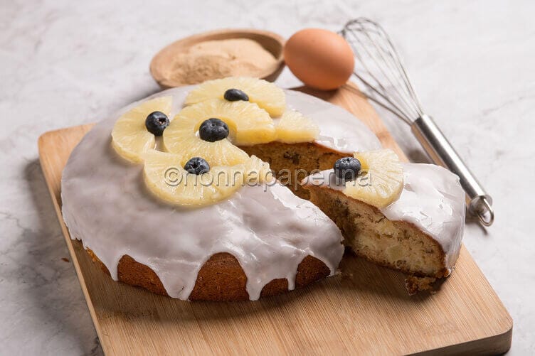 Torta di ananas e noci
