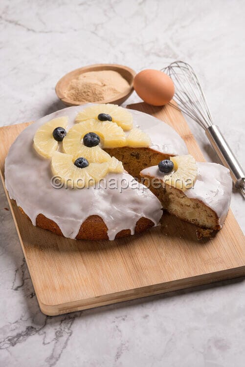 Torta di ananas e noci