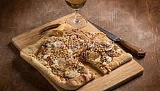 Focaccia gourmet con fontina: uno spuntino dal gusto unico Focaccia gourmet con fontina: uno spuntino dal gusto unico