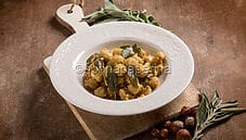 Gnocchi di zucca con burro e salvia: un primo squisito Gnocchi di zucca con burro e salvia: un primo squisito
