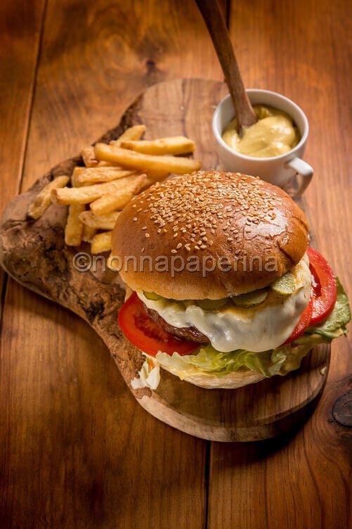 Hamburger fatto in casa con Emmentaler