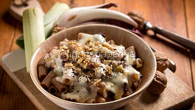 Maccheroncini con radicchio e fontina