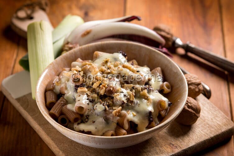 Maccheroncini con radicchio e fontina