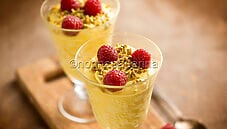 Mousse ai lamponi e pistacchi per un fine pasto gourmet