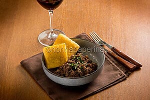 Pastissada di cavallo, da Verona un secondo di carne intenso Pastissada di cavallo, da Verona un secondo di carne intenso