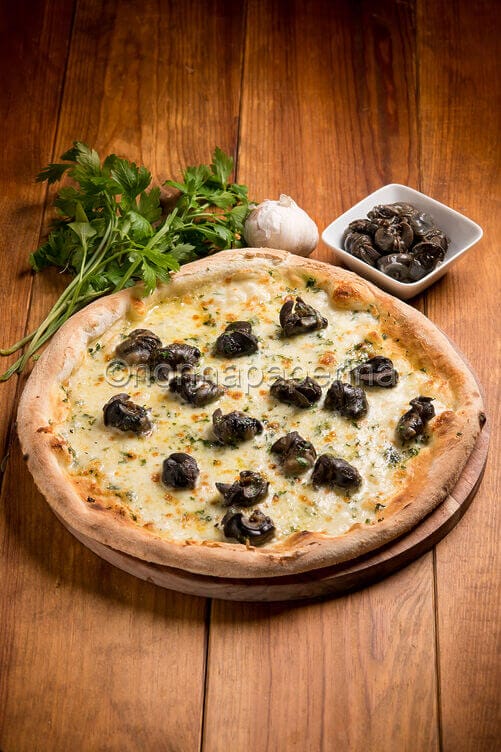 Pizza con lumache e prezzemolo Pizza con lumache e prezzemolo