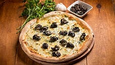 Pizza con lumache e prezzemolo, il gusto che non ti aspetti