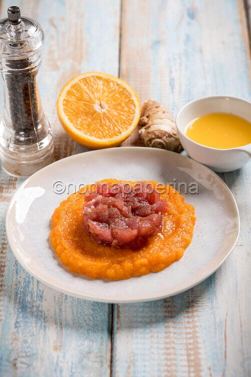 Tartare di tonno con salsa di carote