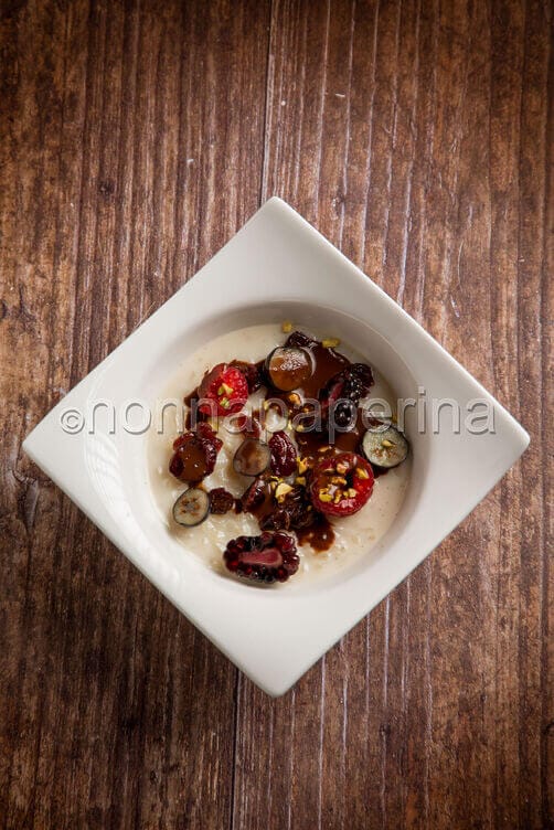 Budino di riso con salsa al cioccolato Budino di riso con salsa al cioccolato