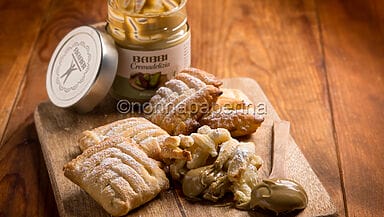 Fagottini ripieni di crema al pistacchio