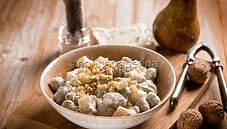 Gnocchi di castagne con gorgonzola e pere: un primo rustico Gnocchi di castagne con gorgonzola e pere: un primo rustico