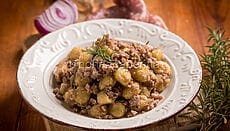 Gnocchi di zucca al ragù di salsiccia