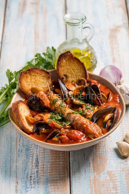 Guazzetto di canocchie e frutti di mare